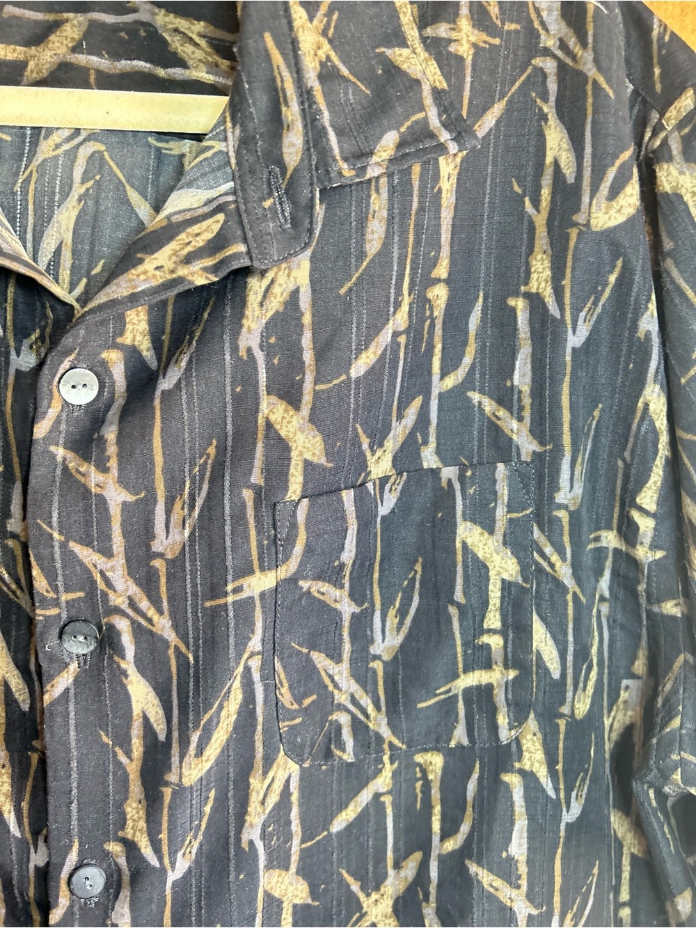 Van Heusen Men’s Large Abstract Print Short Sleeve Button Up Resort Shirt Y2K - Picture 4 of 9
